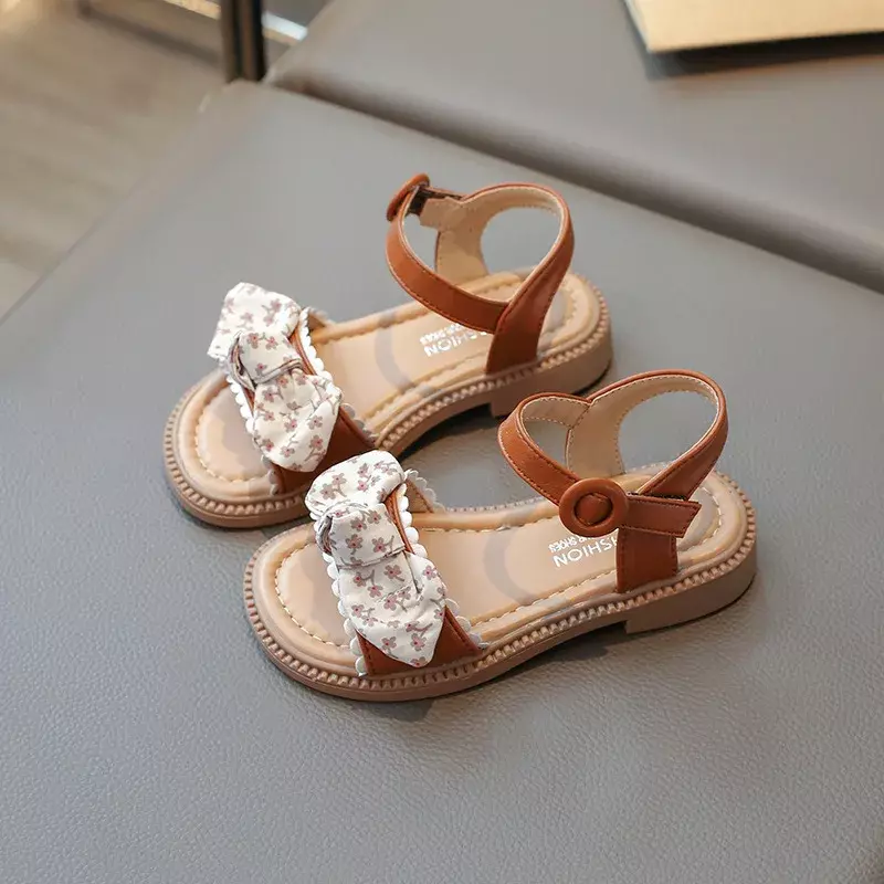 Nowe dziecięce sandały słodka muszka sandały dla ładnych dziewczynek letnia moda przyczynowa dla dzieci księżniczka z odkrytymi palcami sandały na płaskim obcasie plażowa miękka
