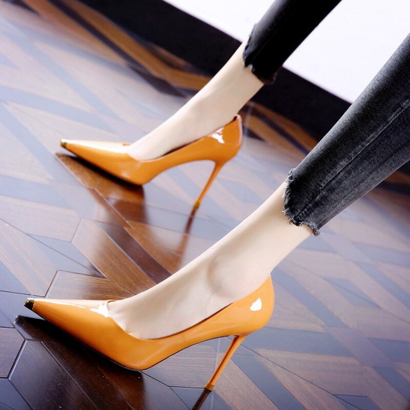 2024 Spring/Summer/Autumn New High Heels Korean Edition Thin Heel Lacquer Leather Black Temperament Pointed High Heels