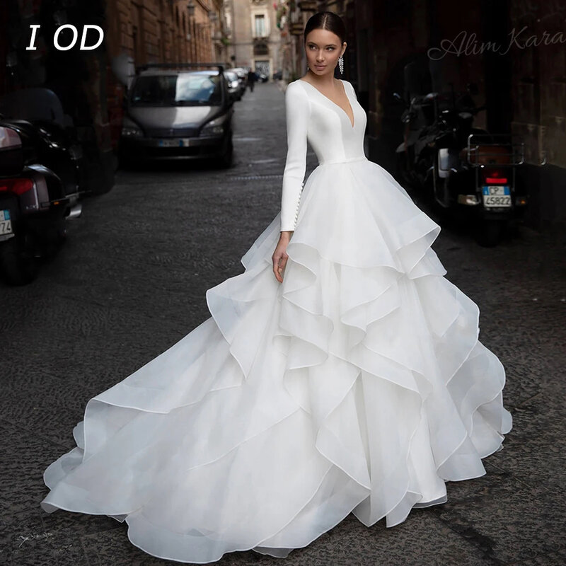 I od minimalist ische lang ärmel ige Hochzeits kleid modische V-Ausschnitt Welle großen Rock Satin Ball Kleid Braut de Novia