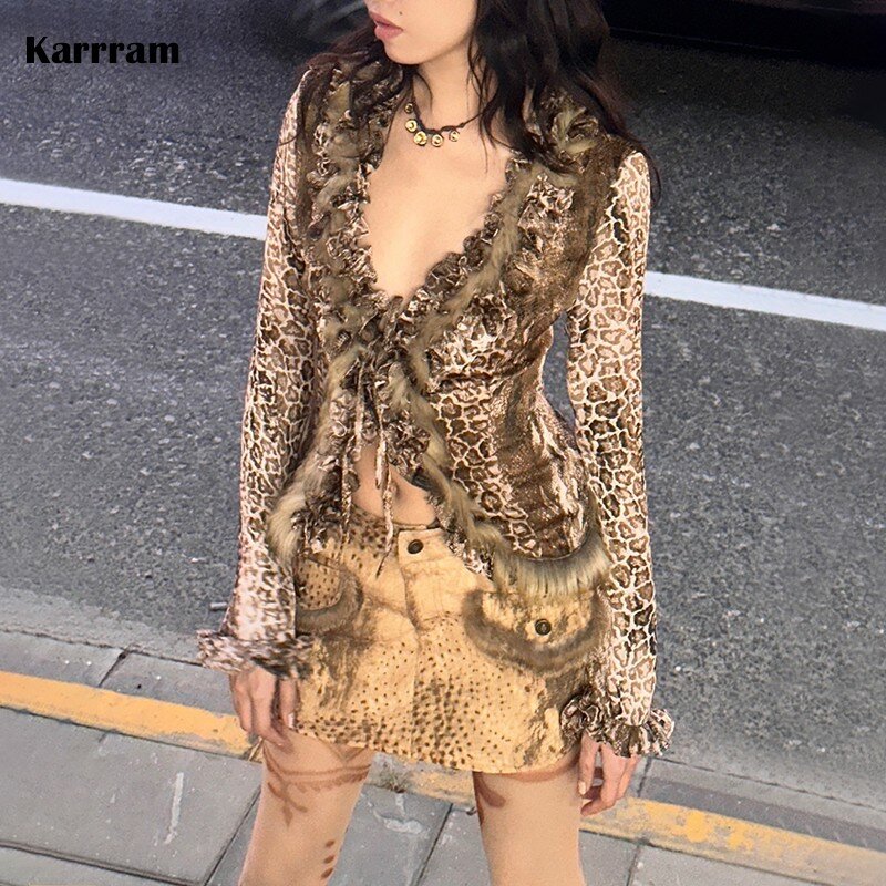 Karrram เสื้อพิมพ์ลายเสือดาว Y2k ญี่ปุ่น, เสื้อเฟอร์ฮาราจูกุแนววินเทจเสื้อผู้หญิงคอวีแนวแหวกแนวอเมริกาแบบย้อนยุค