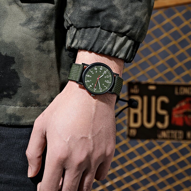 ミリタリースタイルのメンズウォッチ,ミリタリー腕時計,クォーツ,耐衝撃性,高級デザイン