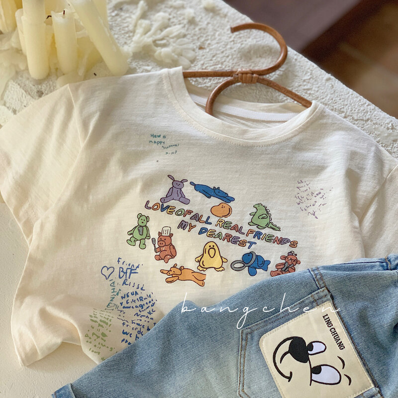 Odzież dziecięca Koszulka dziecięca 2024 Letnie chłopięce koszulki z krótkim rękawem Kolorowe litery z nadrukiem Nowy modny prosty top na co dzień