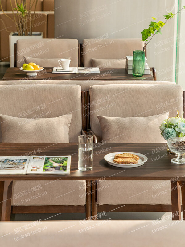 Meble komercyjne stolik do kawiarni z litego drewna i krzesło połączenie zachodniej restauracji bar z książką bar retro kanapą na kartę