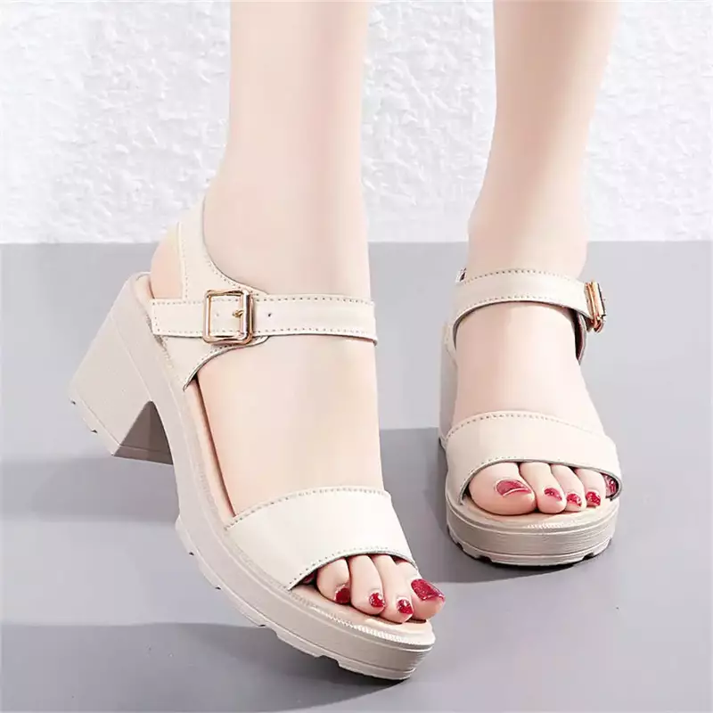 Small Numbers Oversize Slippers Indoor Sports Woman Shoes Women's Summer Sandals Shoes Sneakers Snekers Tenya All Brand