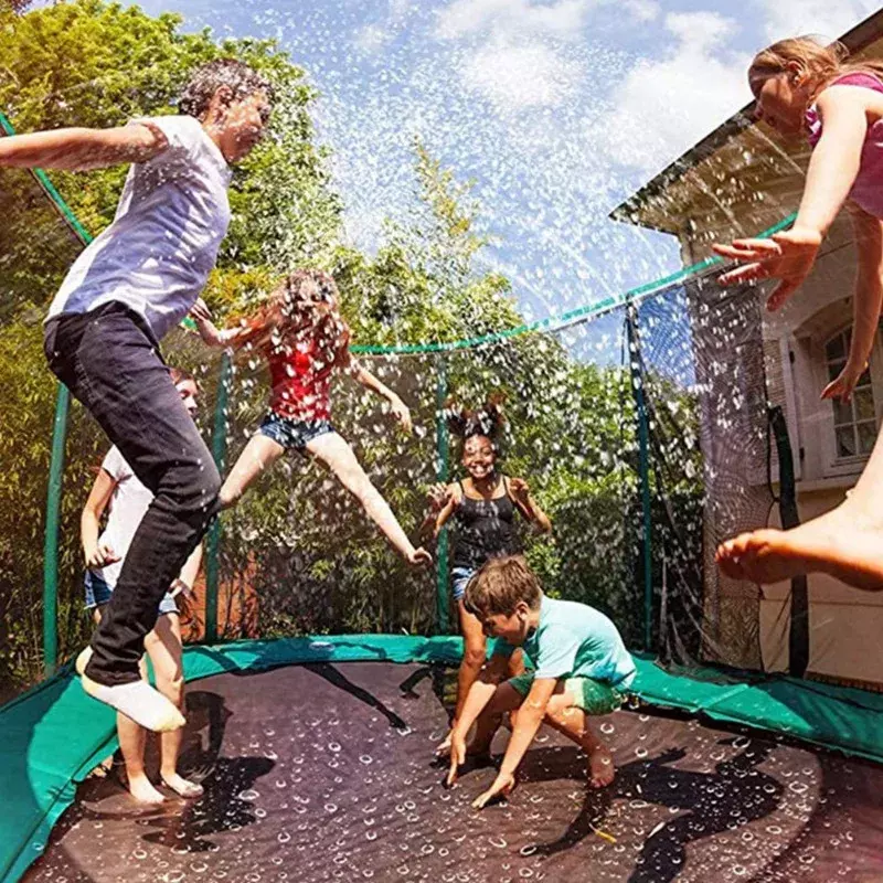 Hadiah anak-anak penyemprot trampolin populer selang semprot khusus untuk trampolin Sprinkler trampolin Sprinkler surga