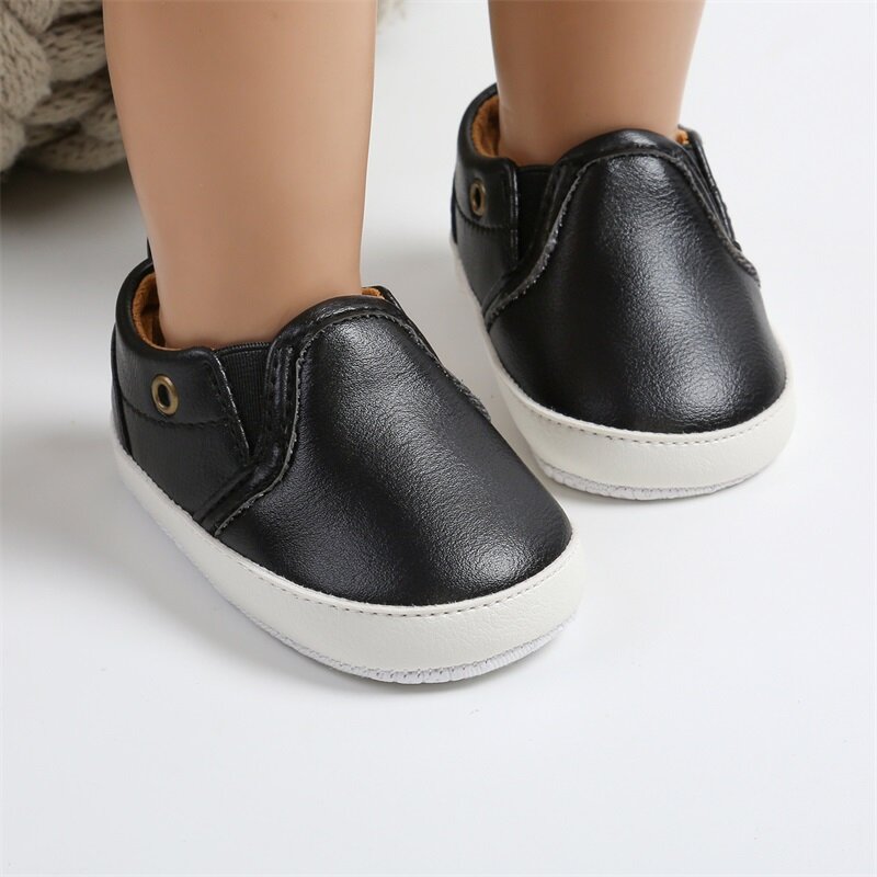 รองเท้าส้นเตี้ยหนัง PU สีทึบสำหรับเด็กทารก, รองเท้าหนังนิ่มรองเท้าใส่เดินกันลื่นรองเท้างานแต่งงานสำหรับเด็กทารก