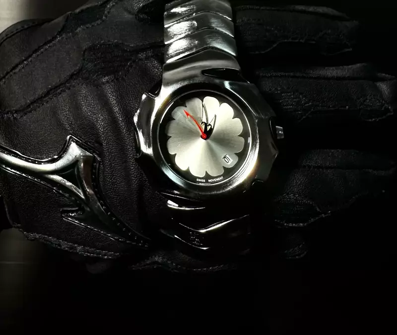 Relógio não mecânico em forma de K para homens e mulheres, lâmina original, moda avançada, design de interesse especial