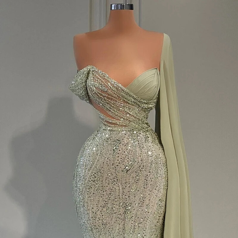 Luksusowe cekiny z dekoltem w serek błyszczące 2023 suknie wieczorowe do podłogi seksowna syrena suknie na bal maturalny plisa Arab Dubai z peleryną dla kobiet فسات