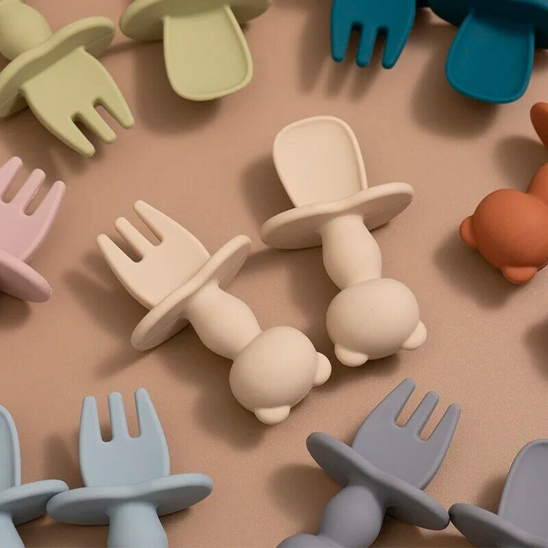 Vajilla de alimentación de silicona suave para niños pequeños, Mini juego de tenedor y cuchara de entrenamiento con Panda de dibujos animados, accesorios para bebés
