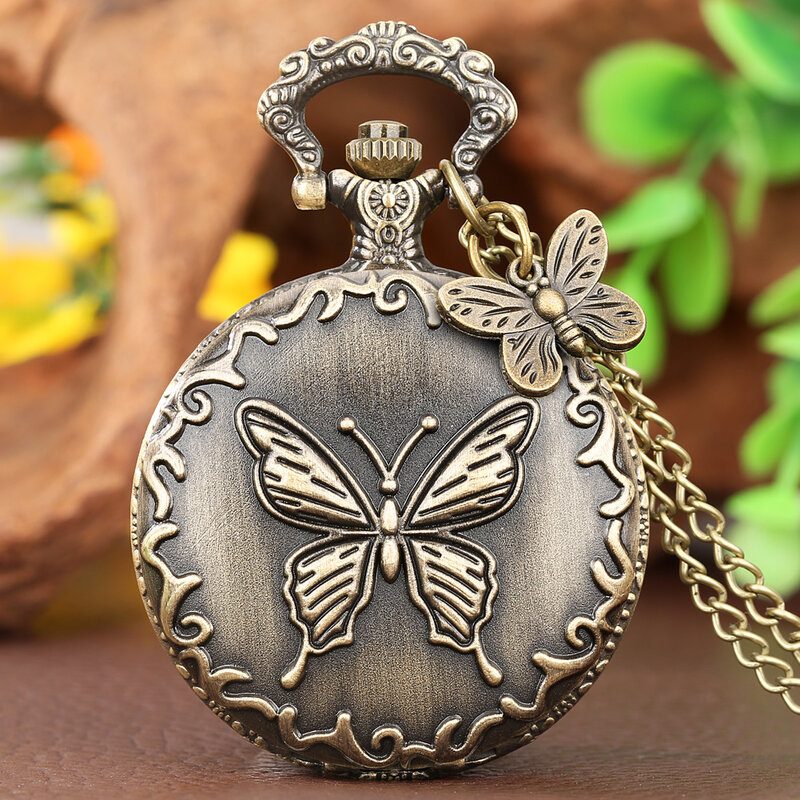 Reloj de bolsillo con patrón en relieve de mariposa vívida, reloj colgante de cuarzo de bronce exquisito antiguo, regalo creativo con accesorios