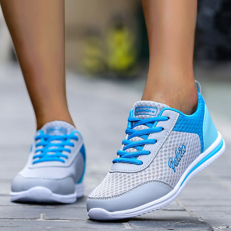 Sepatu wanita, sneaker bernafas wanita nyaman lembut kain jala bertali gaya perempuan 2024