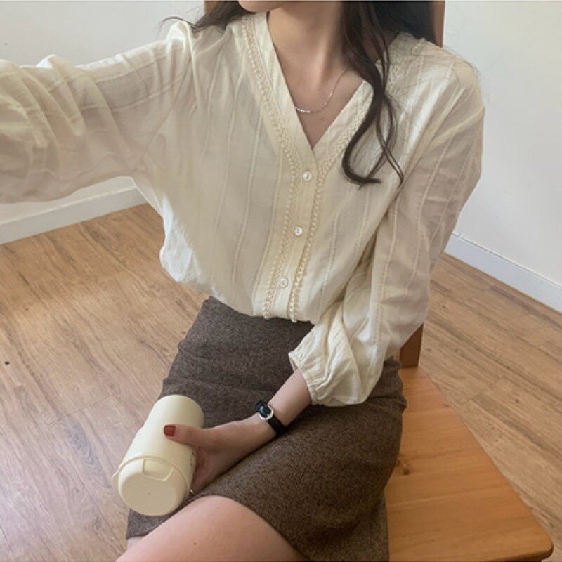 Kemeja lengan panjang wanita, baju kantor dasar kasual sederhana gaya Korea leher V manis musim semi untuk perempuan