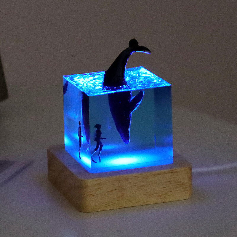 5ซม. ลูกบาศก์เรซินสิ่งมีชีวิต7สีโคมไฟตั้งโต๊ะโคมไฟตกแต่งศิลปะสร้างขึ้นรูปฉลามวาฬปลาโลมาไฟกลางคืนชาร์จ USB