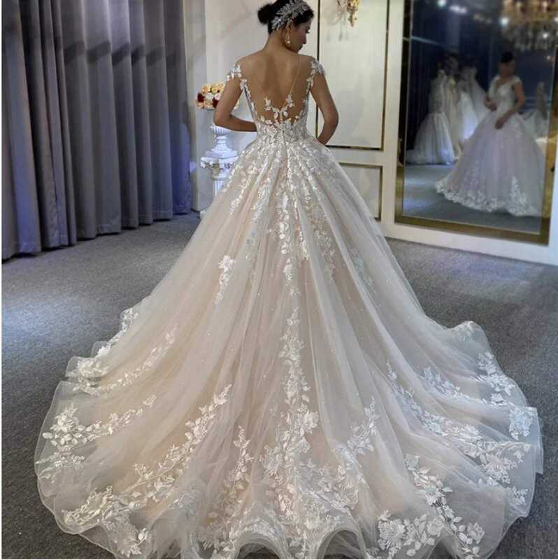 2024 ball gown Wedding Dresses Elegant Long Sleeves Lace Appliques Beaded Robe De Marié Luxury Bridal Gowns with Buttons