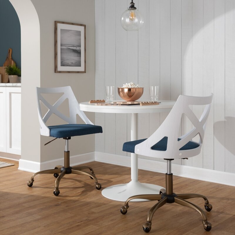 Krzesło LumiSource Charlotte Farmhouse Task z antycznego metalu miedzi, białego teksturowanego drewna i niebieskiej tkaniny do stylowego i