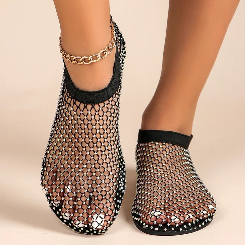 Sandali con fondo piatto a punta tonda di marca di lusso delle nuove donne stivali corti vuoti estivi scarpe con fondo piatto Sexy con diamante d'acqua per le donne
