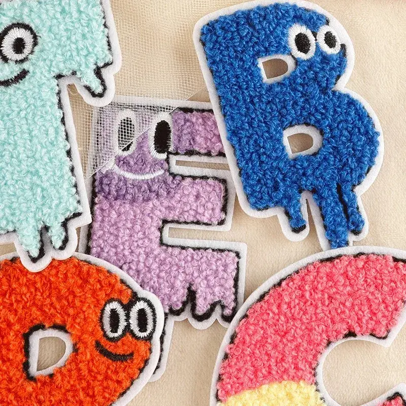 Desenhos animados Bordados Patches, DIY Monster Letter Cloth Stickers, Tecido de toalha, Emblemas autoadesivos, Acessórios de tecido, Venda quente