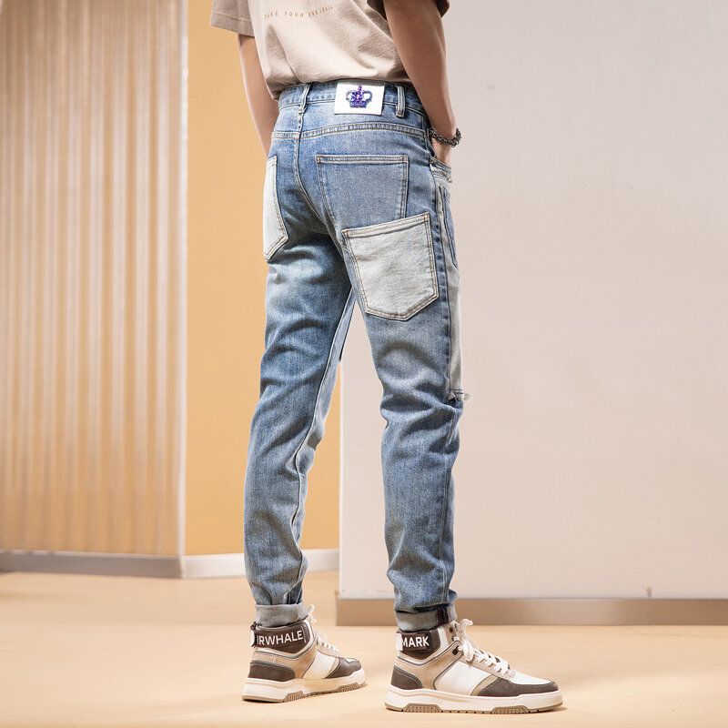 Jeans da uomo di moda di strada Retro blu elasticizzato elasticizzato Skinny Fit Jeans strappati con patch da uomo pantaloni Hip Hop firmati impiombati Hombre
