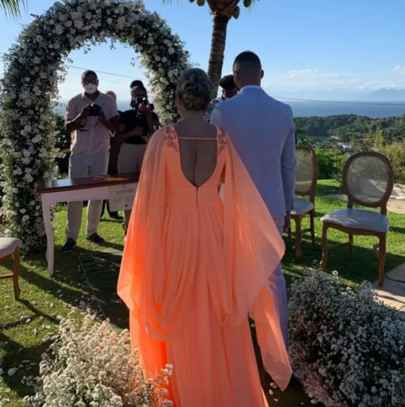 ชุดเดรสปาร์ตี้แต่งงานคอวีทรงเอสำหรับผู้หญิงวินเทจยาวผ้าชีฟองสีส้มประดับลูกปัดแม่ของเจ้าสาว2024