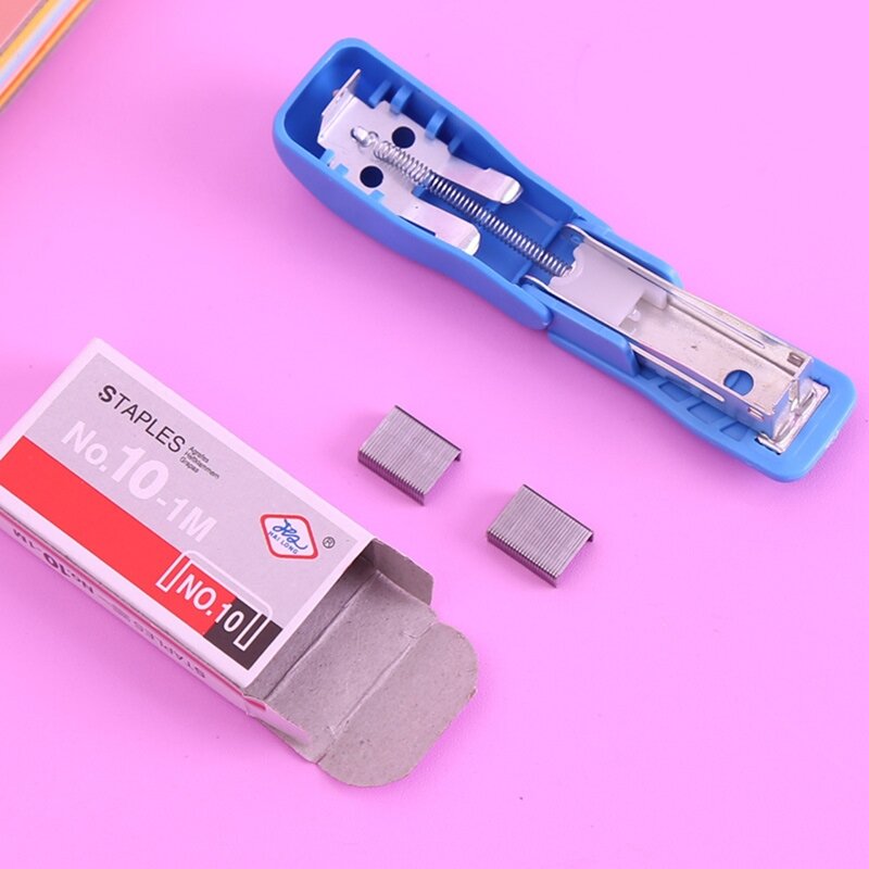 Mini Kit cucitrice cucitrice portatile forniture per ufficio Kawaii accessori per bambini studenti rimozione perni graffette incorporati