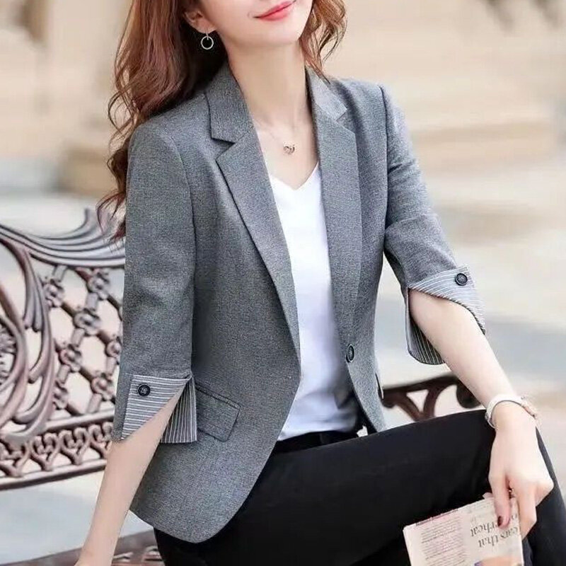 2024 Sommer koreanische Pendler einfache Mode Flip Kragen Single Button Slim Fit vielseitige Dreiviertel profession elle Anzug Mantel