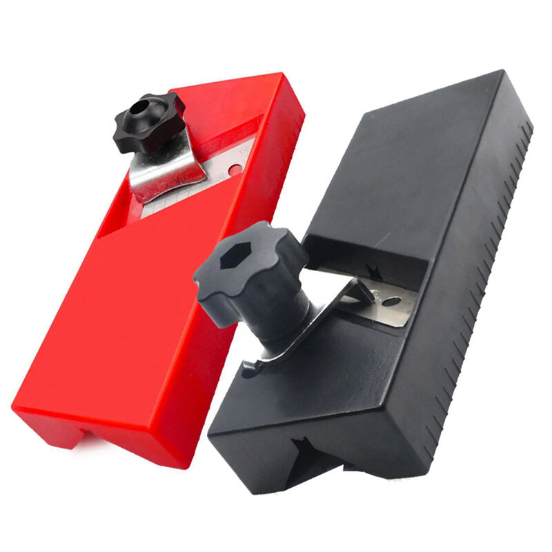 面取りツール付きの赤い木の板、アコースティックファブリボード、灰色の金属プラスターボード、石膏ボード