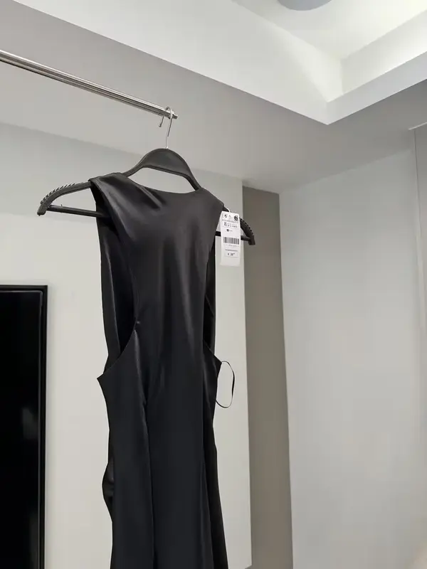 女性用ノースリーブプリーツミディスドレス、レトロ、スリムフィット、サテンテクスチャ、ユニークなデザイン、ファッショナブル、ブラック