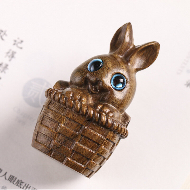 Miniatur kelinci ornamen item 1 buah kayu ukiran kerajinan lucu dekorasi zodiak kelinci keranjang bunga kelinci aksesori kantor