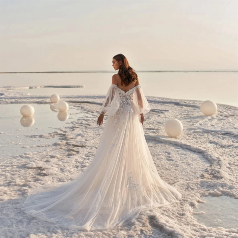 완벽한 절묘한 A 라인 웨딩 드레스, V넥 퍼프 슬리브, 얇은 명주 그물 신부 가운, 백리스 비치 아플리케, 신제품