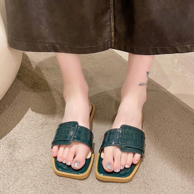 New Casual Women's Solid Color Outdoor Open-toe Slippers 2024 Summer Fashion Slip-on Women's Round Toe Sexy Beach Slippers