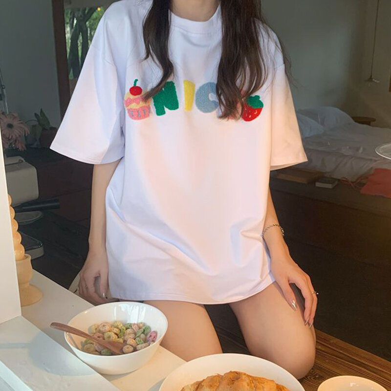 Damska letnia orzeźwiająca haftowana luźna cienka z krótkim rękawem koszulka plażowa koszula z okrągłym dekoltem damska odzież koreańska biały Top koszulka