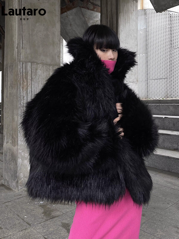 Lautaro Winter Cool oversize Casual Soft Thick Warm Black Hariy Shaggy Faux Fur Coat donna Turn-down Collar Fluffy Jacket 2023