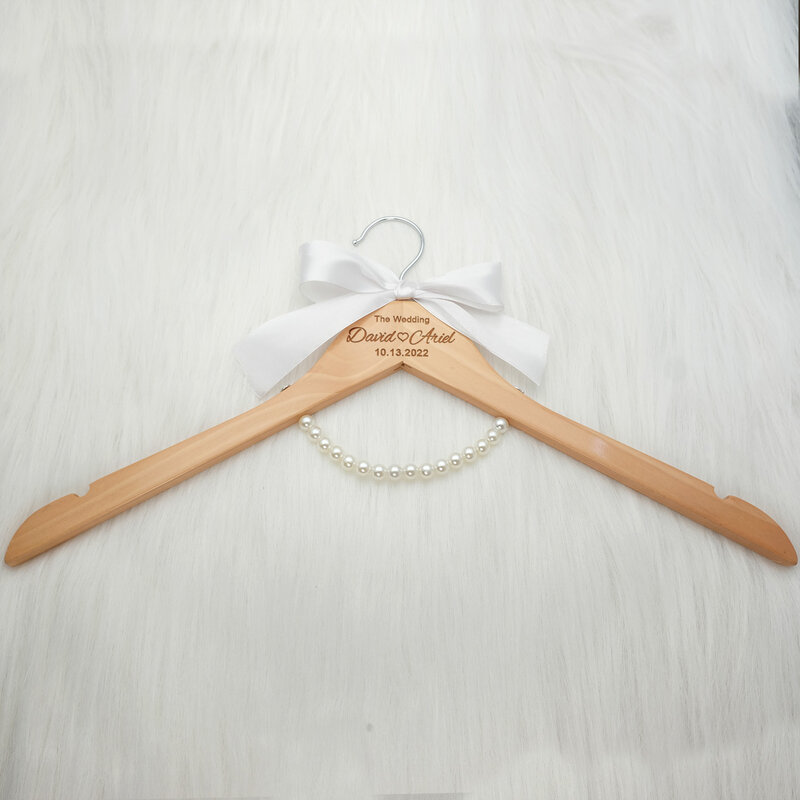 パーソナライズされたウェディングドレスのハンガー,名前と日付を刻印するためのパーソナライズされた壁のシャワーギフト