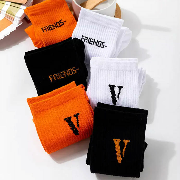 Calcetines de algodón con logotipo para hombre, medias deportivas divertidas con Letras de punto Jacquard, sin pedido mínimo, venta al por mayor