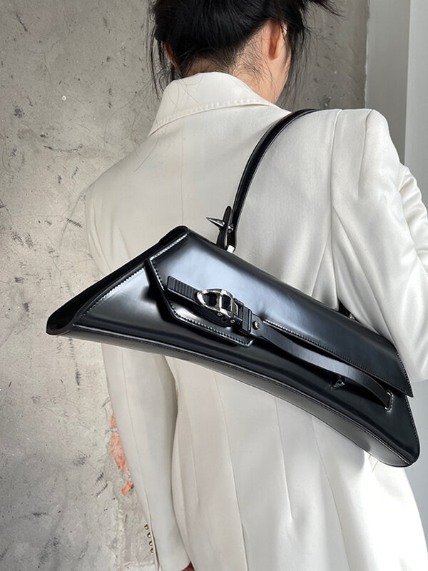 Черная дизайнерская сумочка с особым дизайном, сумка-багет, мотоциклетная сумка через плечо