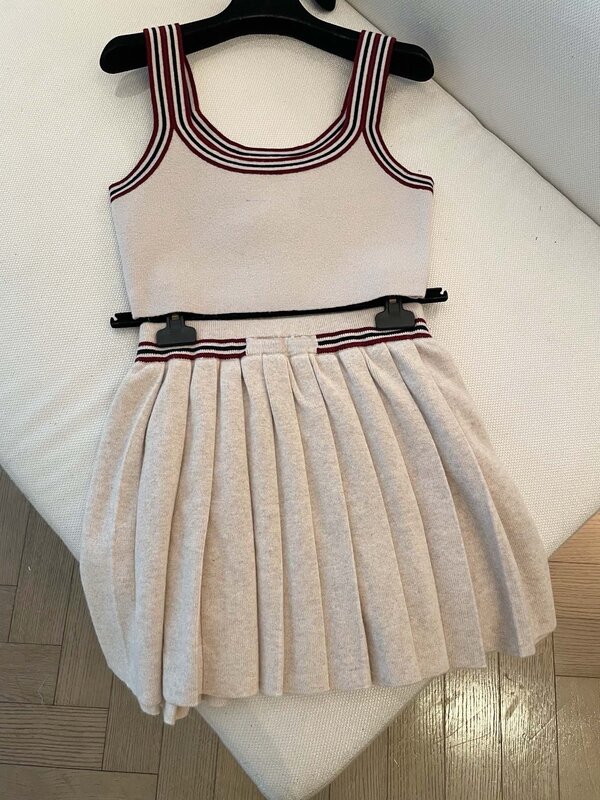 Vest pleated skirt set 2024 new spring/summer collection vacation seaside tank top sexy short skirt