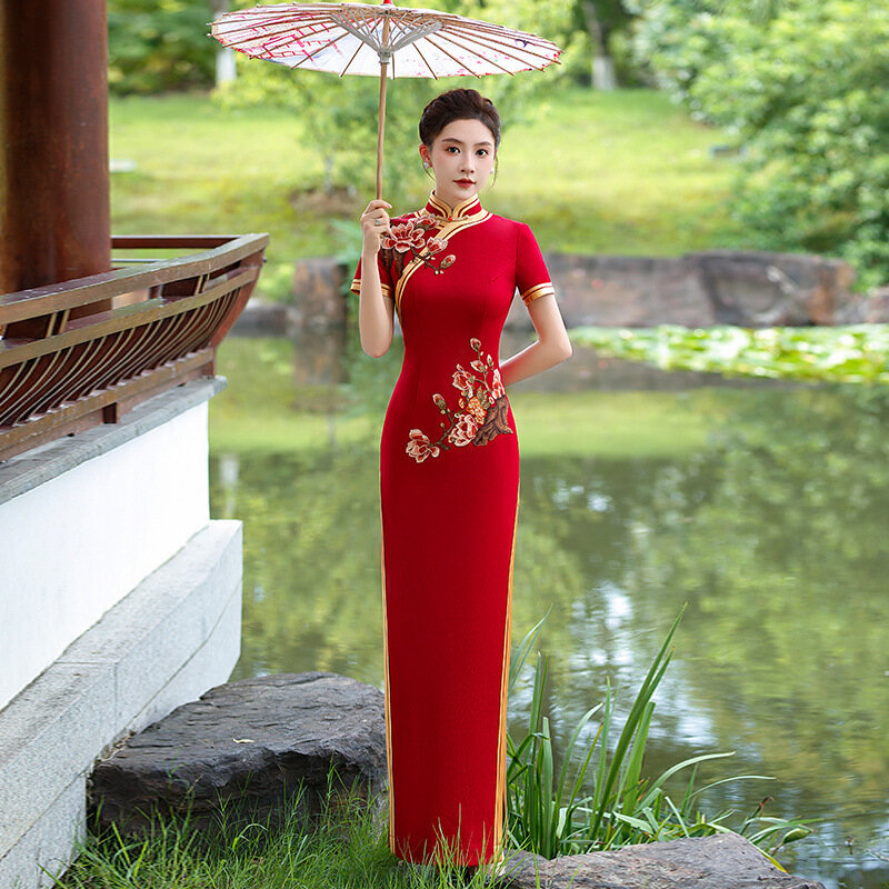 Gaun pesta malam wanita, gaun Cheongsam gaya China elegan seksi ramping, kostum pertunjukan model perempuan Qipao Satin baru