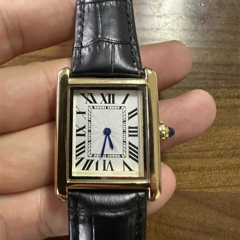 สร้อยข้อมือหนังแท้24ชิ้นแบบคลาสสิกย้อนยุคนาฬิกาผู้หญิงทรงสี่เหลี่ยมผืนผ้าขนาดเล็กสไตล์ญี่ปุ่น
