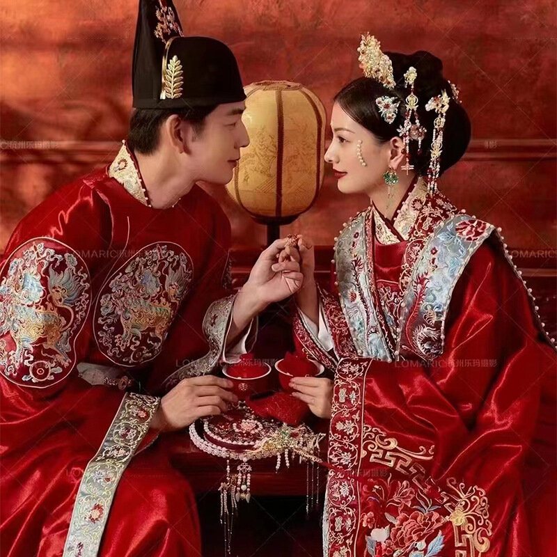 Chinese Wedding Apparel Ming Dynasty Hanfu Wedding Dress with Ancient Rhyme: Men and Women in Tang Suit Couple