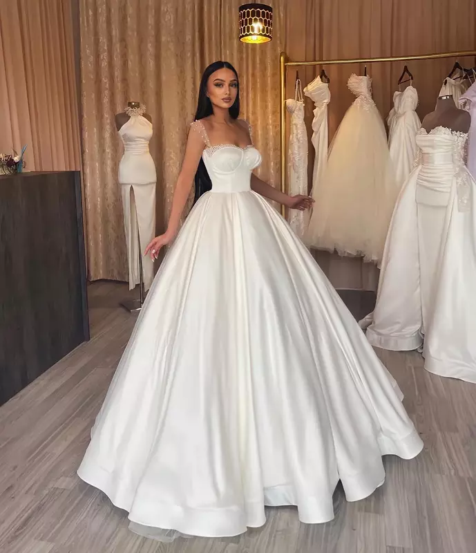 Classic Fashion Vintage A-line Sweetheart wedding dress tulle Pearl halter long designer sweep Train bridal dress Custom 2024