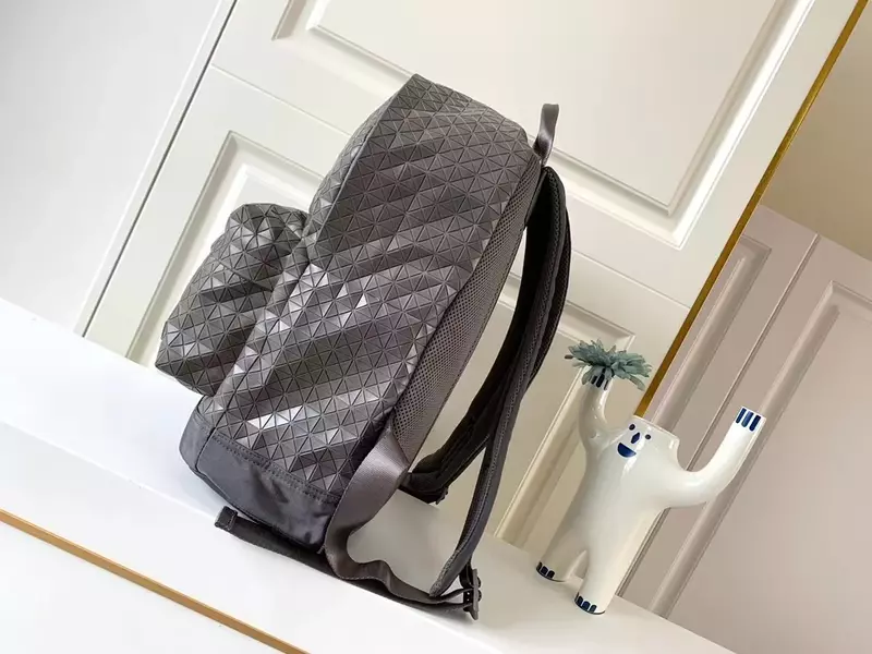 حقيبة ظهر كاجوال للرجال ، مادة سيليكون أصلية خفيفة الوزن ، مريحة وجيدة التهوية ، شائعة ، يابانية الصنع