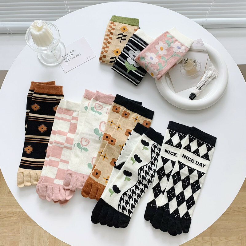 Calcetines de algodón con estampado para mujer, medias cálidas de cinco dedos, para otoño e invierno, ideal para regalo de Navidad