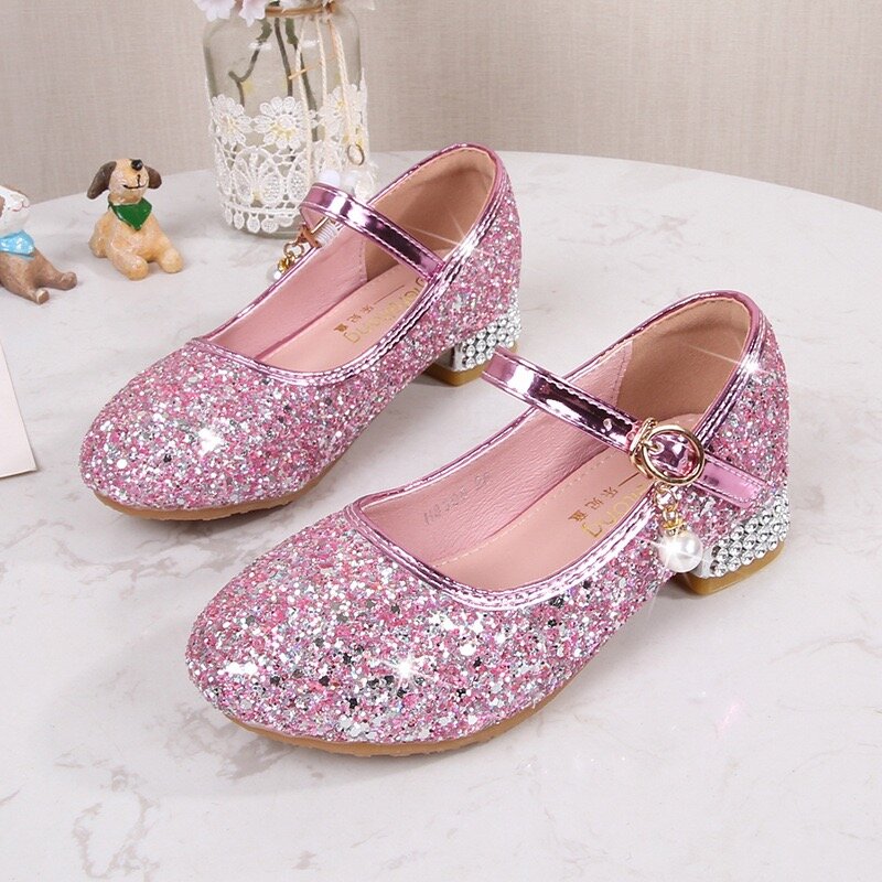 Туфли принцессы для девочек, весенние детские туфли на высоком каблуке с блестящими кристаллами, сандалии, модная детская обувь для танцев с пряжкой, кожаная обувь