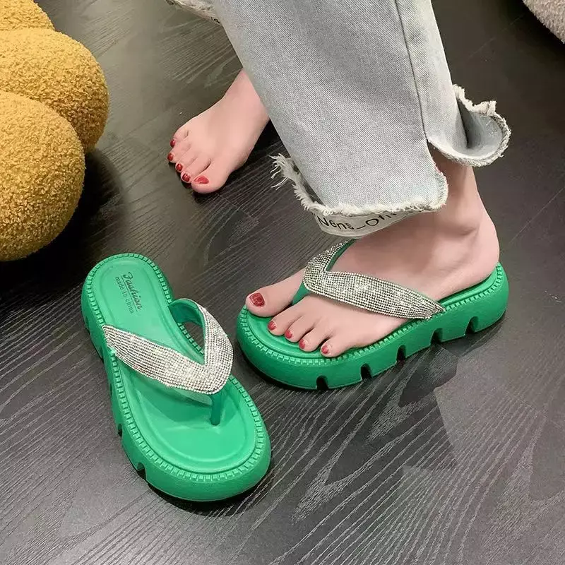 Kobieta 2024 Trend Rhinestone Flip-flop kapcie grube podeszwy odzież wierzchnia modne buty na plażę kryty antypoślizgowe sandały buty