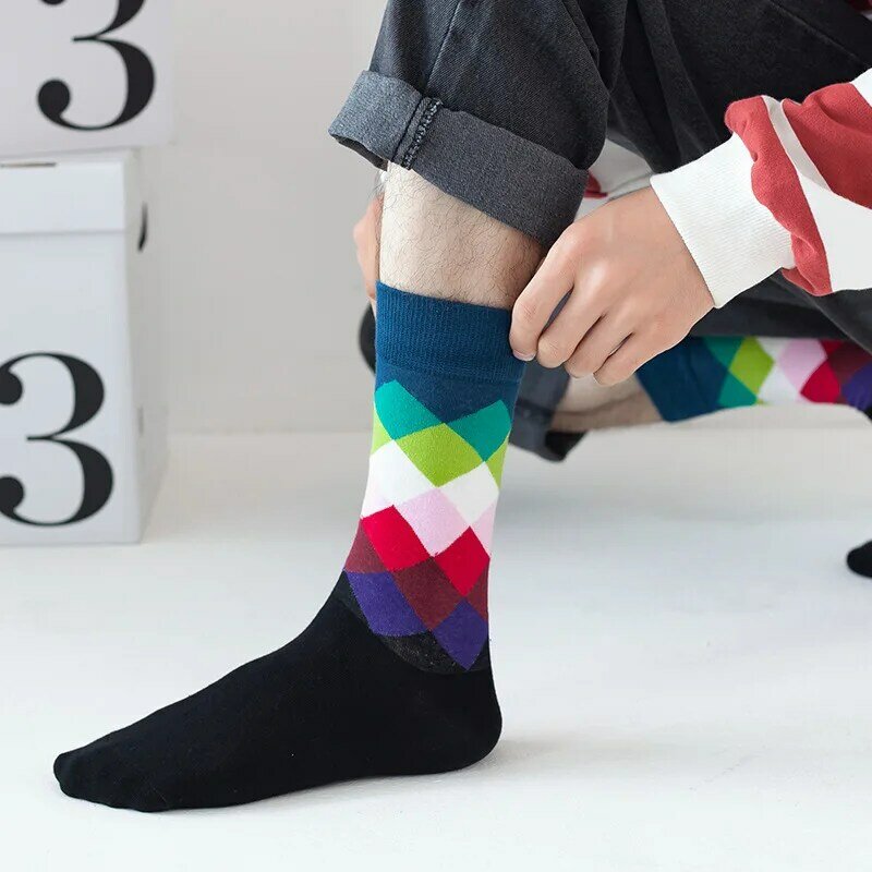 ฤดูใบไม้ร่วงฤดูหนาวที่มีสีสัน Linger Man ฝ้ายถุงเท้า Funny Gradient ตาข่ายกลางอบอุ่น Breathable ถุงเท้า