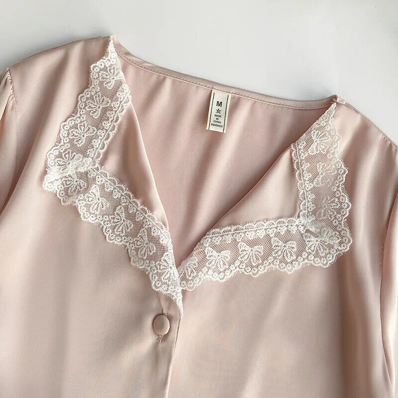 Słodka koronkowa piżama w jednolitym kolorze Damska satynowa bielizna nocna Letnia odzież domowa z krótkim rękawem Trzyczęściowy zestaw Różowa luźna bielizna nocna