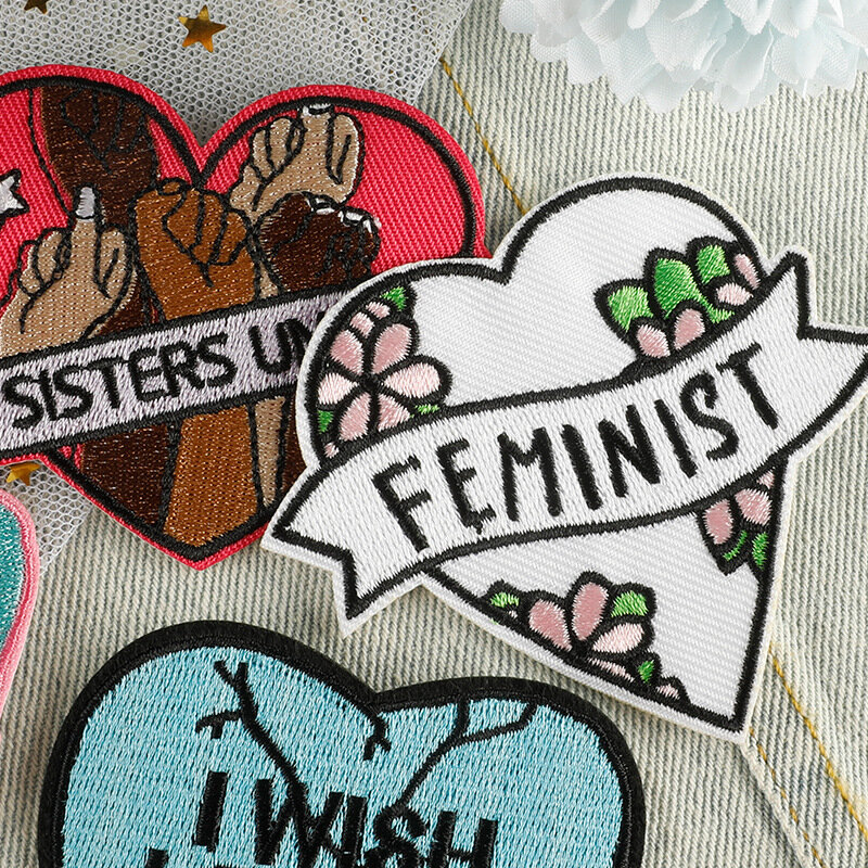 Parches bordados con eslogan, Pin de feminismo, etiqueta de corazón DIY, pegatinas de tela para planchar, sombrero, bolsa, accesorios de ropa, decoración de energía para niña