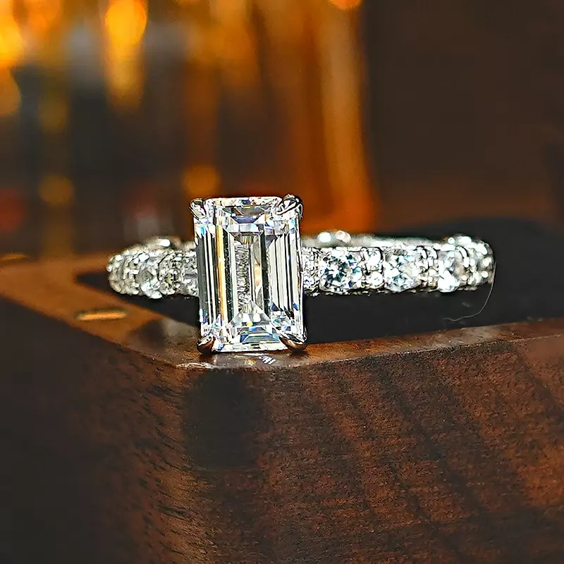 الرغبة-وضع الماس مع قطع الزمرد بالكامل ، حلقة insilver ، الماس سلامة عالية ، تنوعا والشعور الفاخر