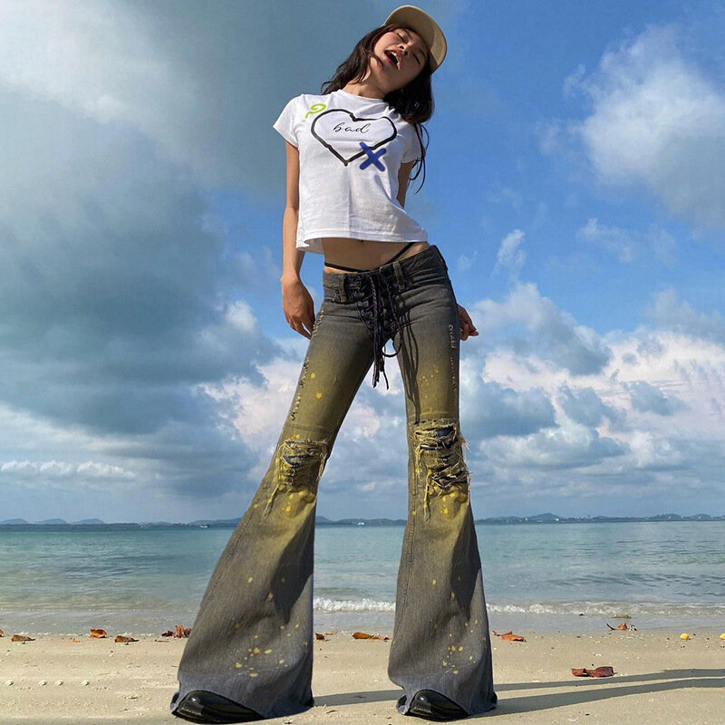 Женские джинсы, Новинка лета 2023, Y2k, пряные уличные брюки-клеш из денима в стиле Миллениум для девушек с низкой талией и дырками, джинсовые брюки на шнуровке