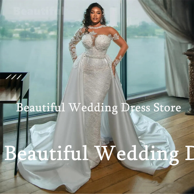 Платье свадебное атласное со съемным шлейфом, роскошное с круглым вырезом, длинными рукавами, бусинами, жемчужинами, кружевной аппликацией, с юбкой годе